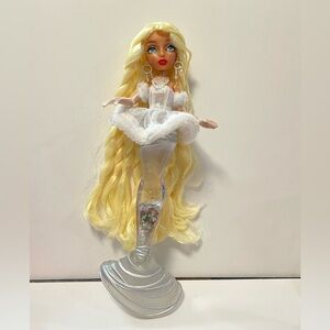 Mermaze Mermaidz Winter Waves Gwen Mermaid Fashion Doll